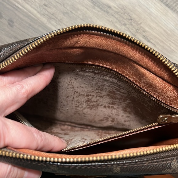 Vintage Louis Vuitton Crossbody (needs repairs) - Picture 8 of 16